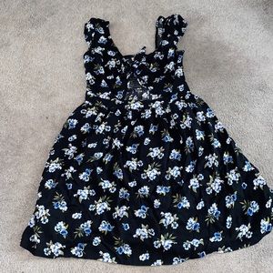 Women’s hollistersize M dress with cutout in front